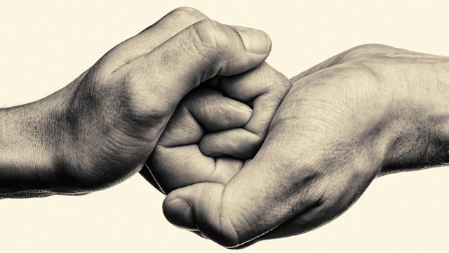 atmtightly-clasped-hands-in-monochrome-640.jpg__640x360_q85_crop_subsampling-2.jpg